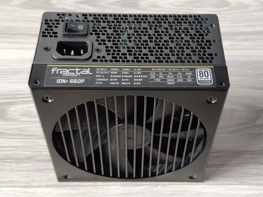 Fractal-Design-Ion-660W-Platinum-Recenzia-10-scaled