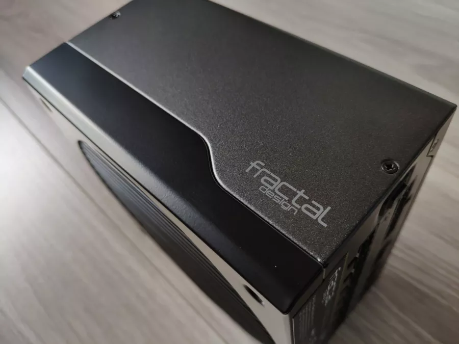 Fractal-Design-Ion-660W-Platinum-Recenzia-11-scaled