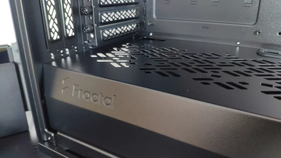 Fractal-Meshify-2-Case-Recenzia-05-scaled