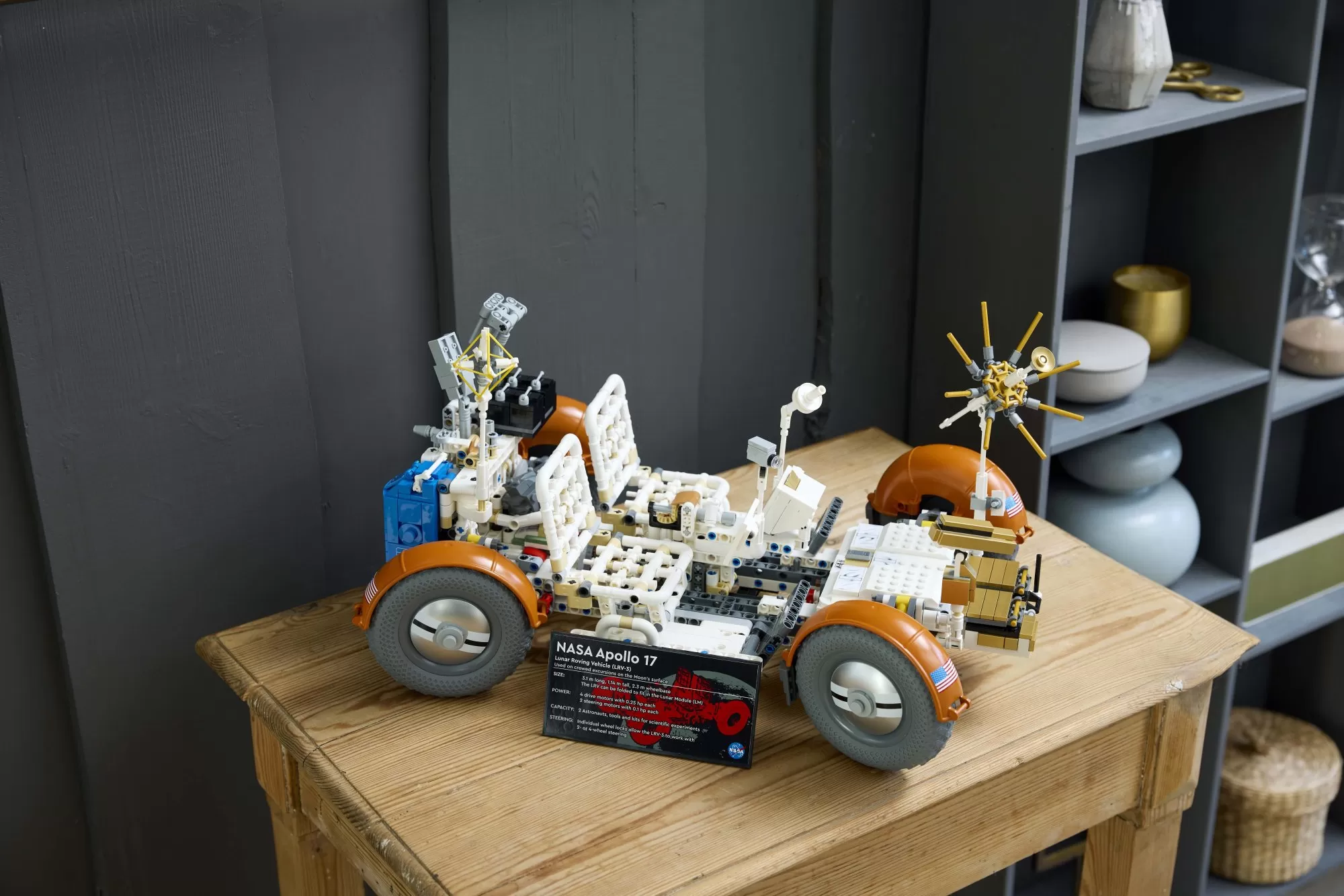 LEGO Technic Lun&aacute;rne prieskumn&eacute; vozidlo NASA Apollo - LRV (42182)