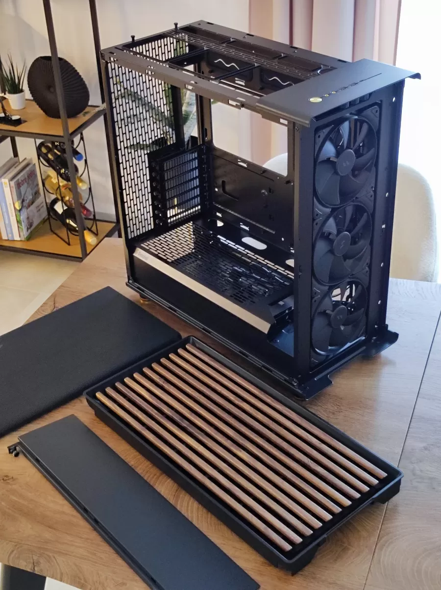Fractal Design North XL Recenzia 14