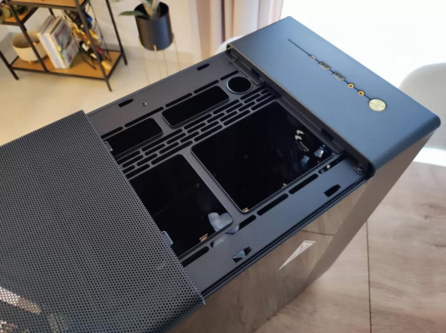 Fractal Design North XL Recenzia 8