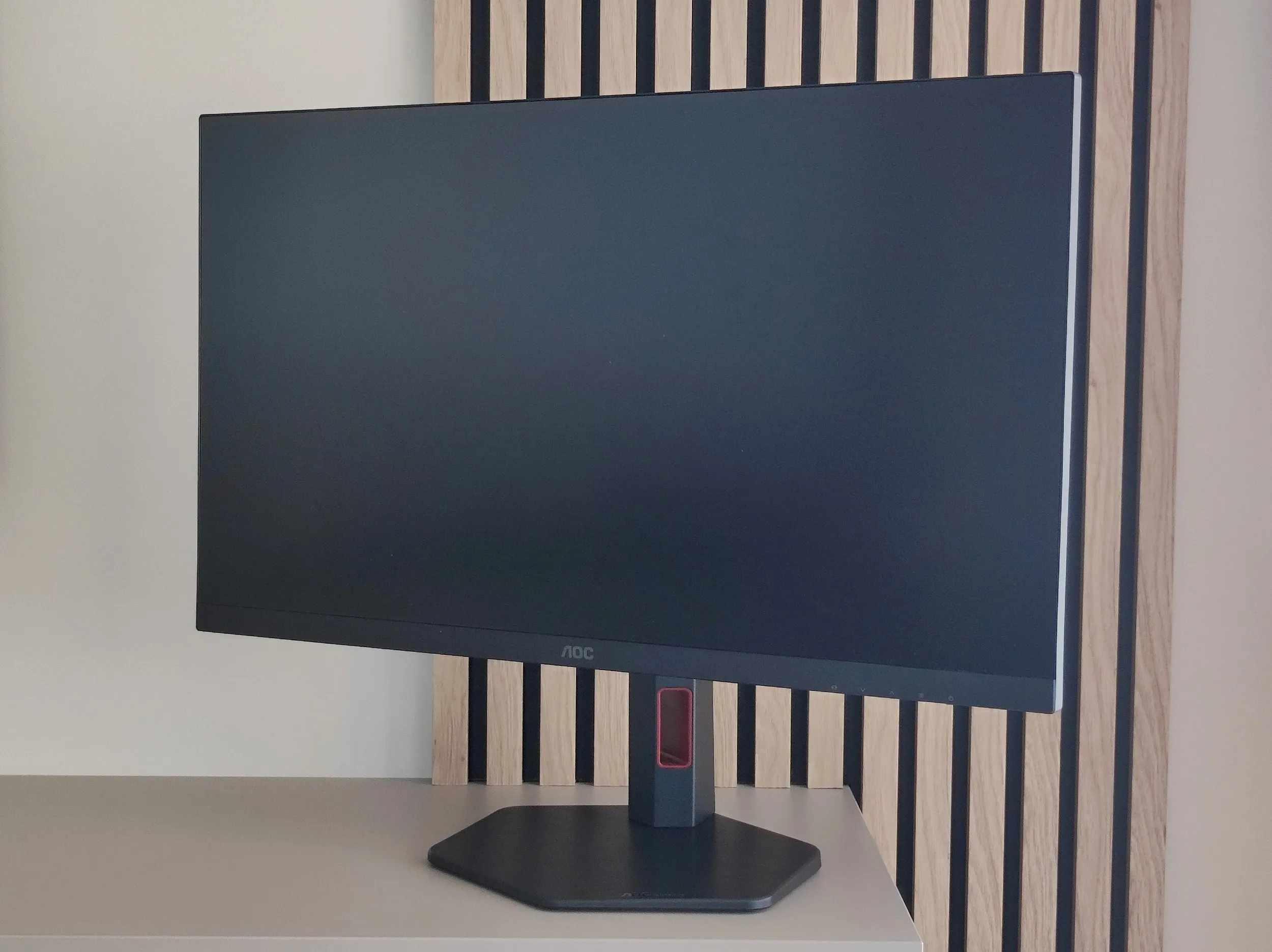 AOC U27G4R Recenzia 01