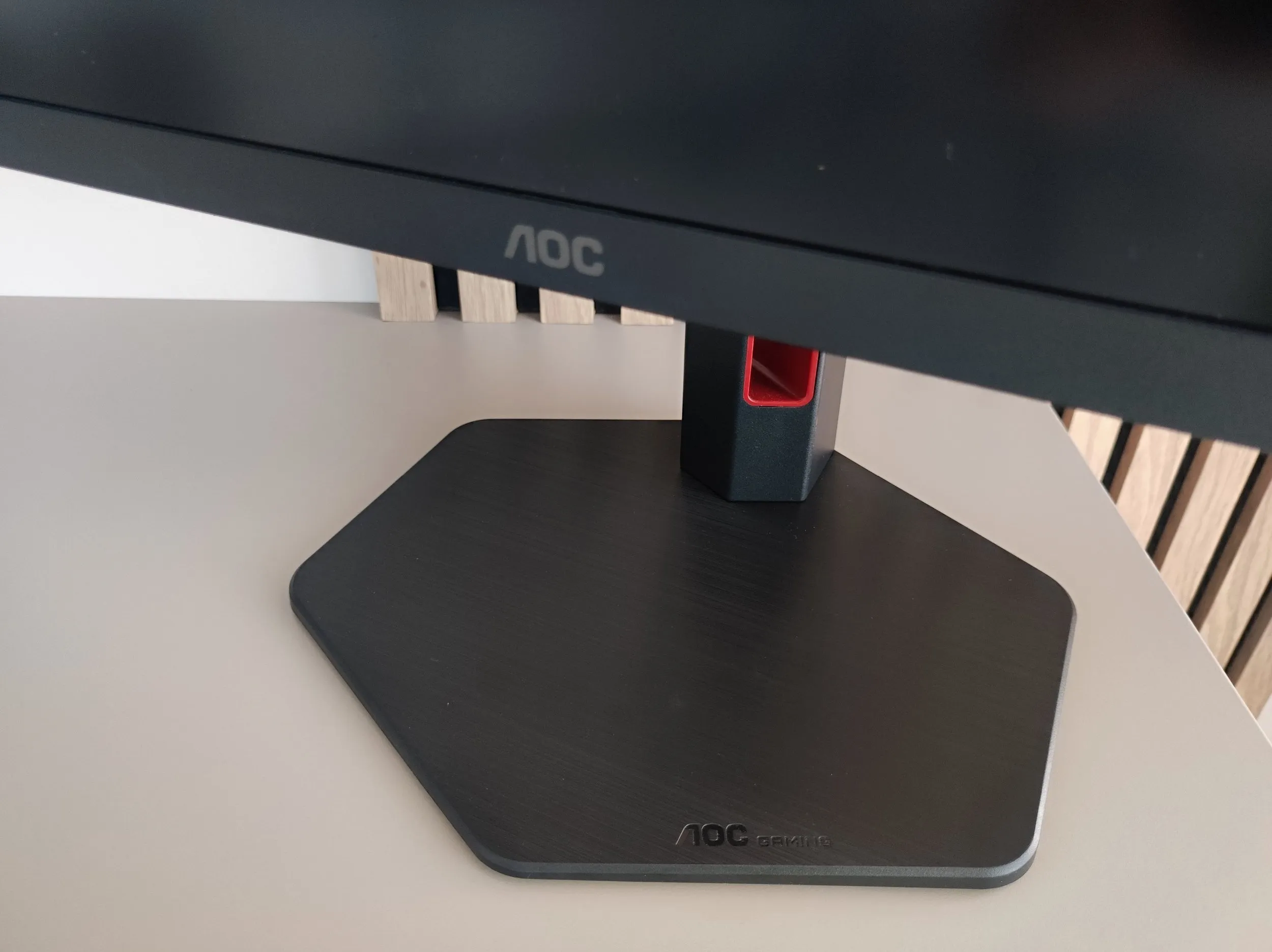 AOC U27G4R Recenzia 02