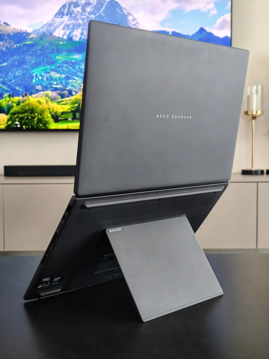Asus Zenbook DUO 2026 UX8407AA dve obrazovky stojan